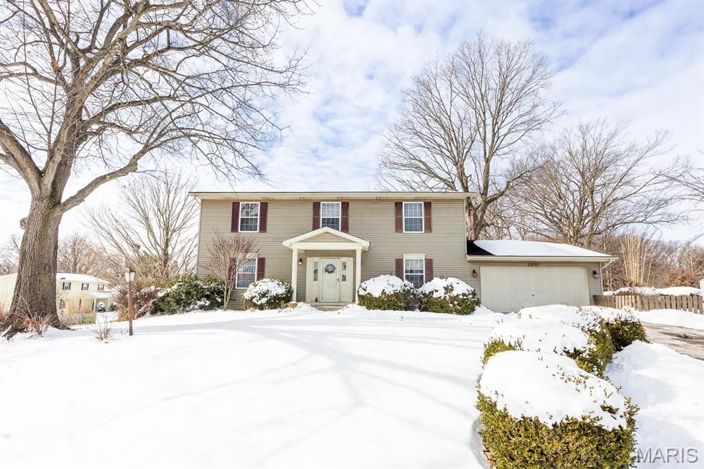4800 Brecht Lane, Godfrey, IL 62035 Main Photo