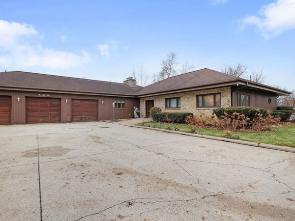 525 W Wayne Street, Middlebury, IN 46540