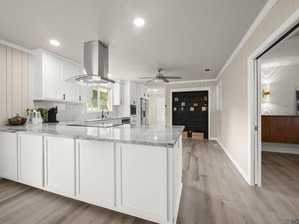 555 Woodhaven St, Baton Rouge, LA 70815