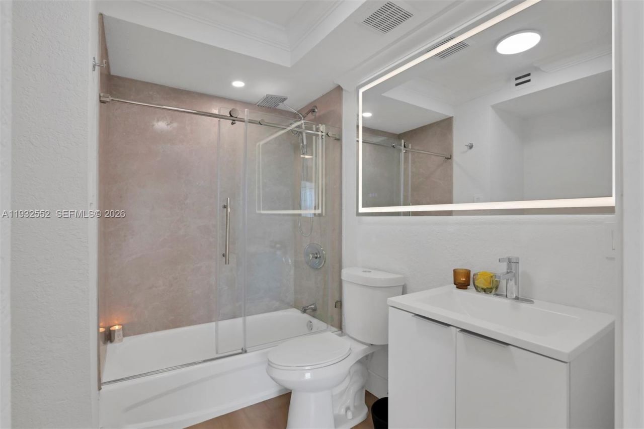 2020 NE 135th St, Unit 607, North Miami, FL 33181 Photo