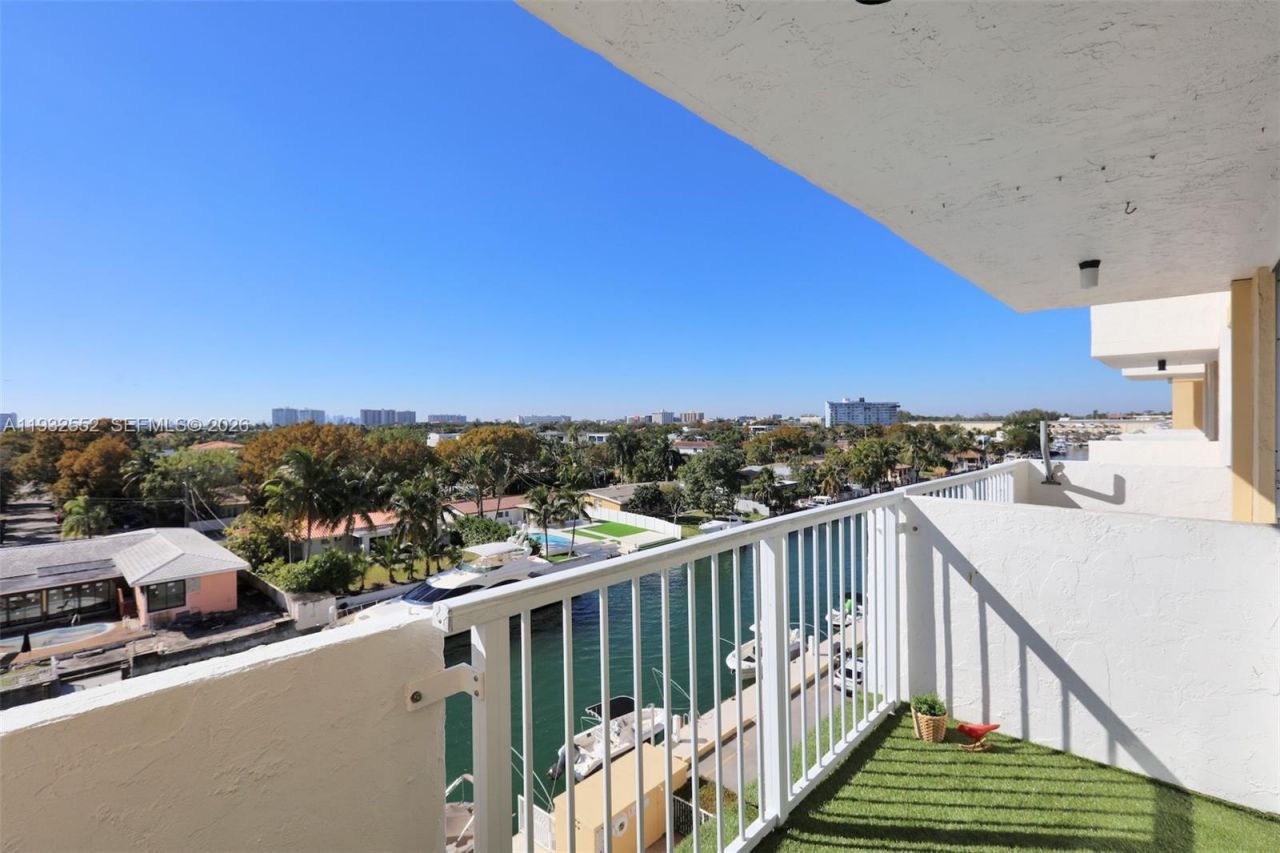 2020 NE 135th St, Unit 607, North Miami, FL 33181 Photo