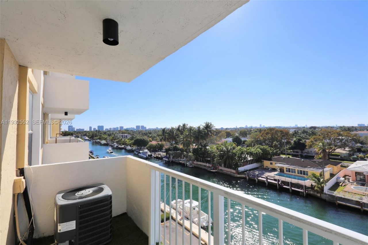 2020 NE 135th St, Unit 607, North Miami, FL 33181 Photo