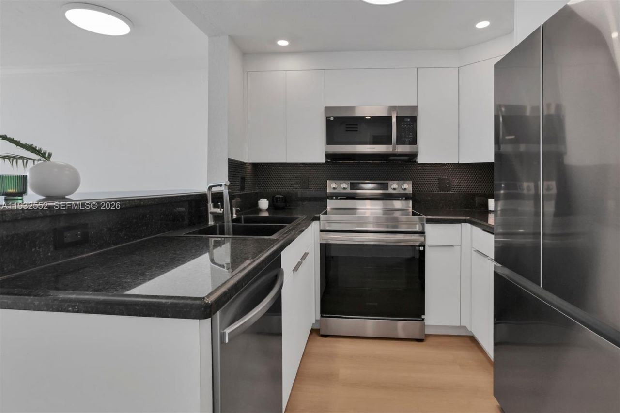 2020 NE 135th St, Unit 607, North Miami, FL 33181 Photo