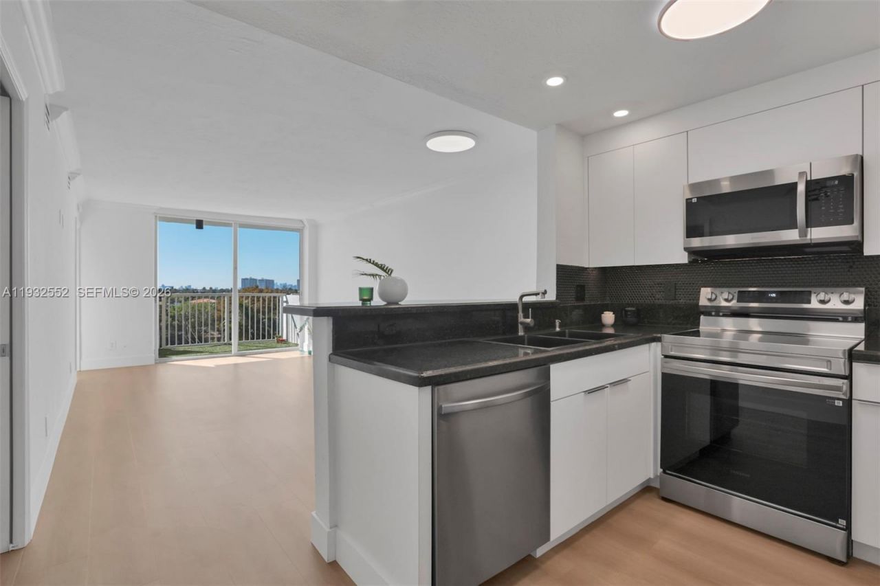 2020 NE 135th St, Unit 607, North Miami, FL 33181 Photo