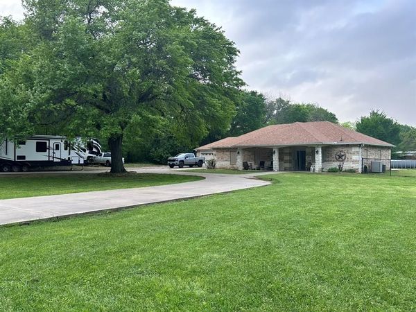 201 W Oak Street, Eustace, TX 75124