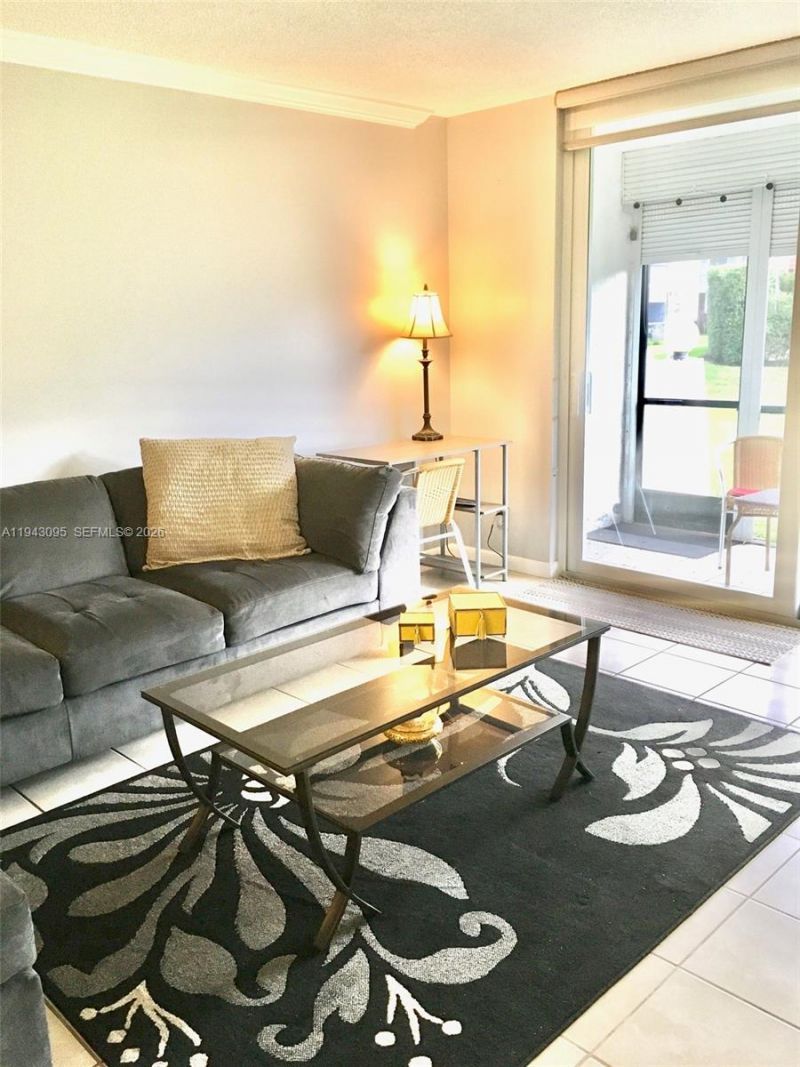 9410 N Hollybrook Lake Dr , Unit 103, Pembroke Pines, FL 33025 Photo