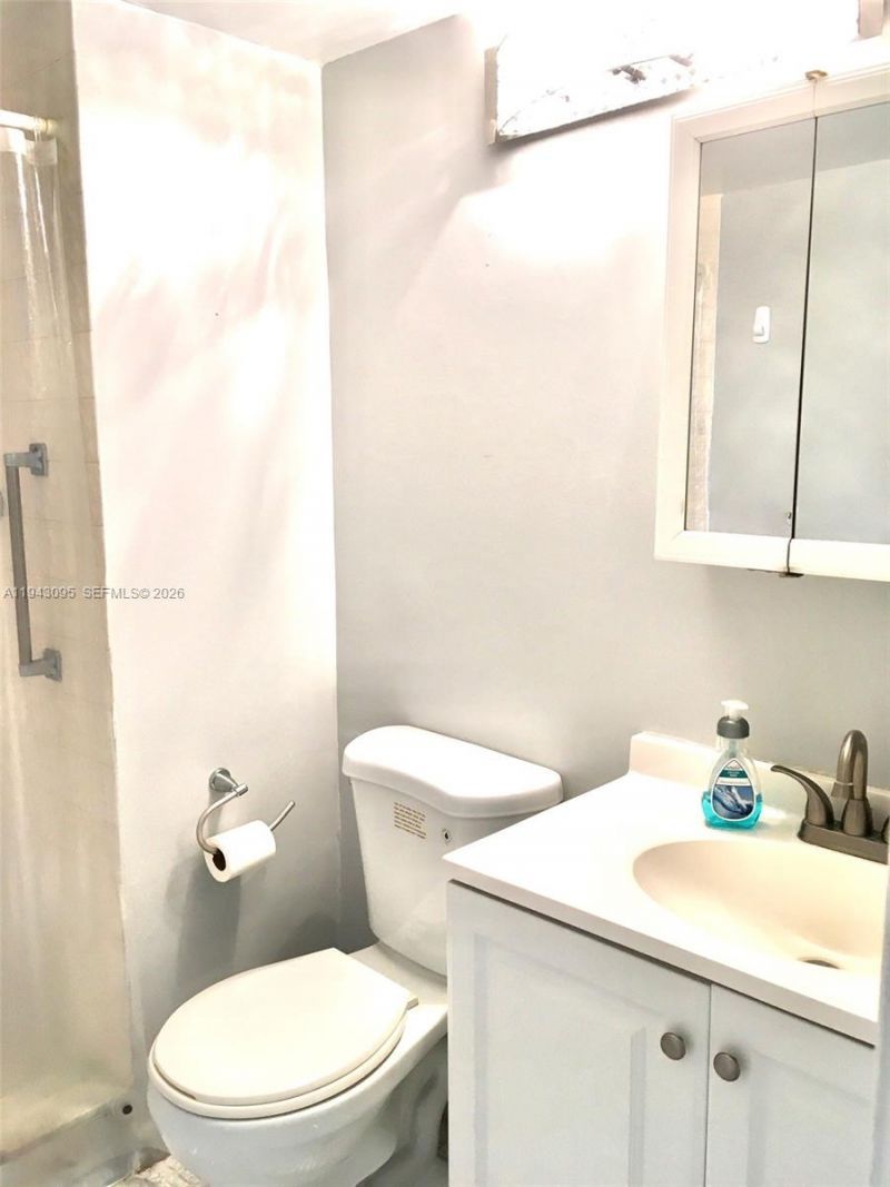 9410 N Hollybrook Lake Dr , Unit 103, Pembroke Pines, FL 33025 Photo