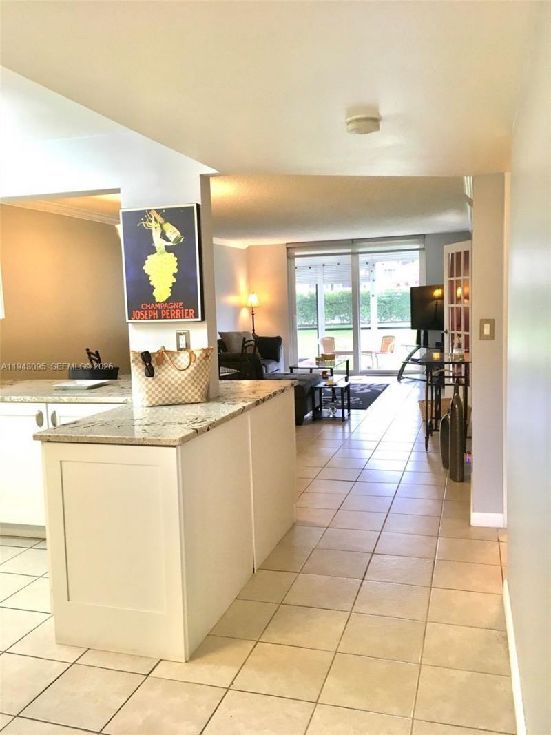 9410 N Hollybrook Lake Dr , Unit 103, Pembroke Pines, FL 33025 Photo