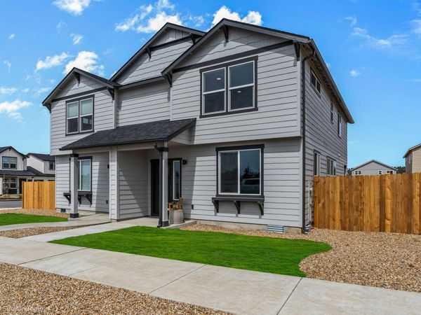 3470 NW 7th Street, Redmond, OR 97756