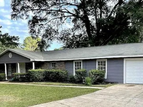 1204 Deerfield Lane, Jackson, MS 39211