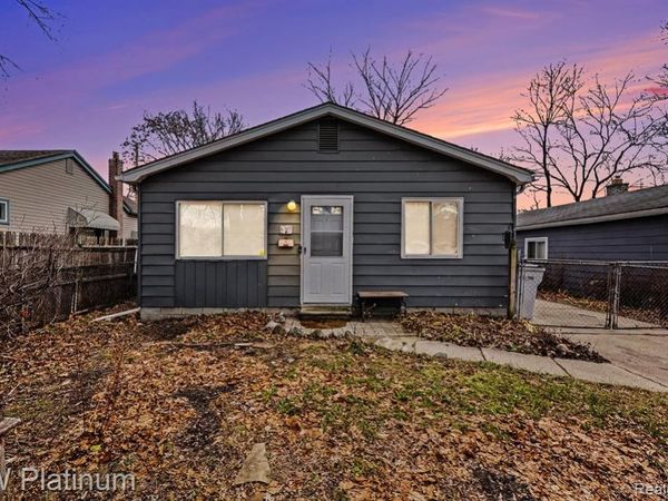 1218 E Milton Avenue, Hazel Park, MI 48030