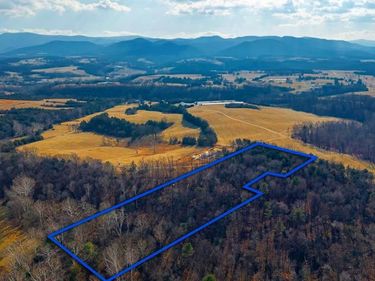 8 PROMISE LANE, STANLEY, VA 22851