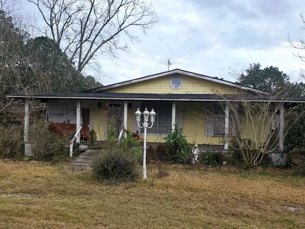 76 Reid Road, Laurel, MS 39443