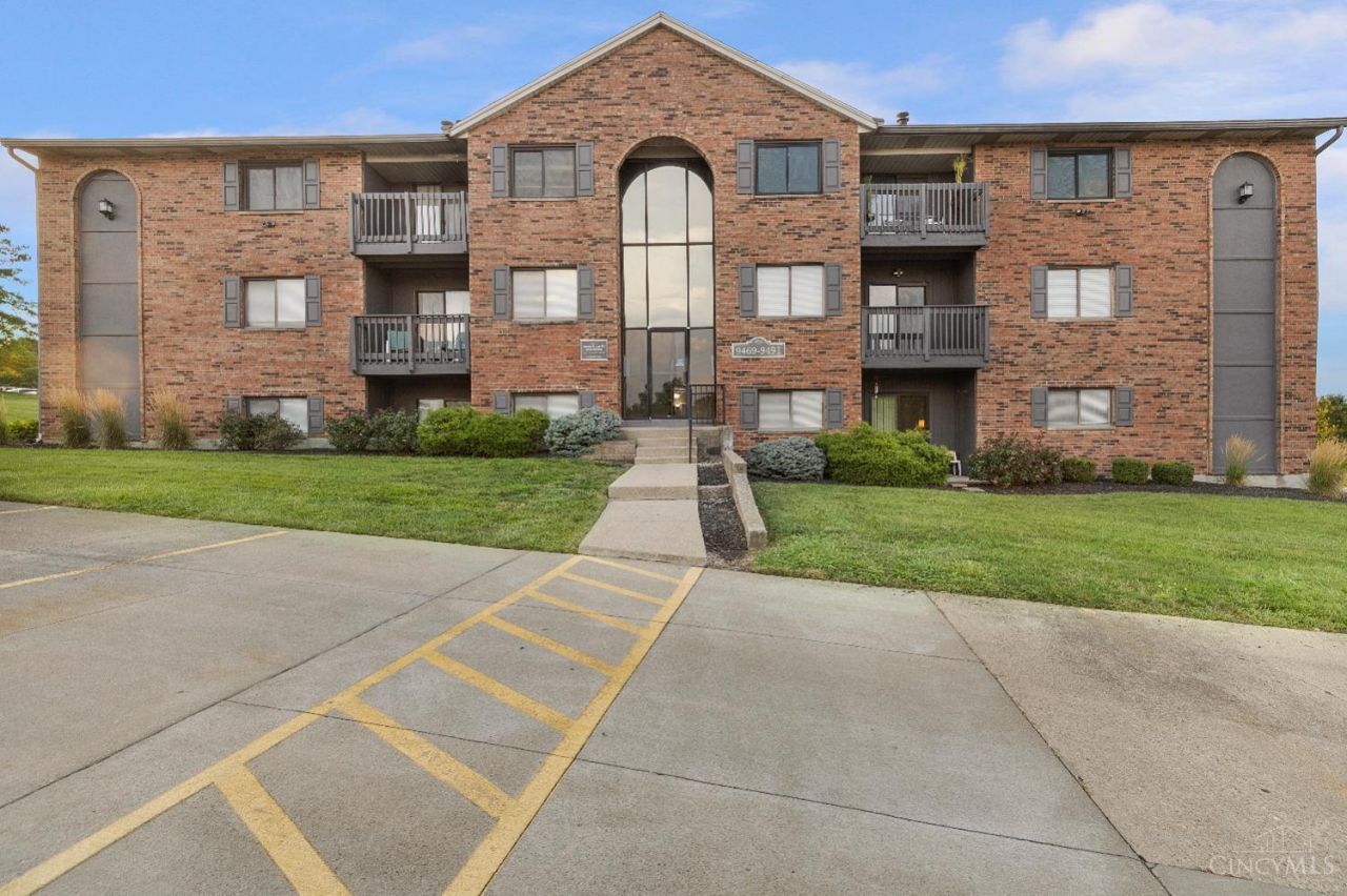 9489 Woodland Hills Drive, West Chester, OH 45011 Main Photo