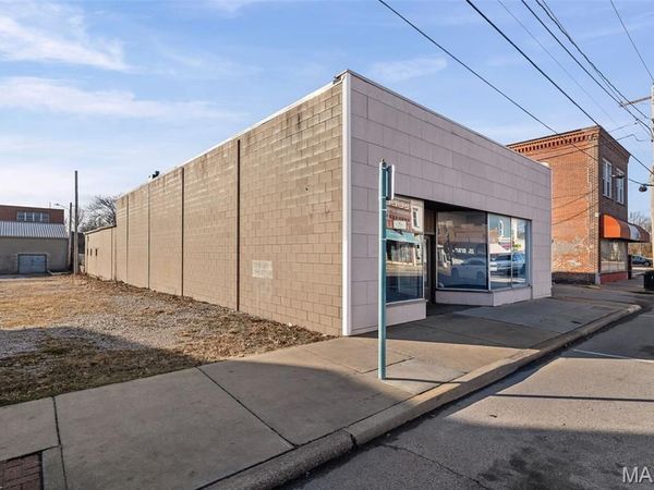 2517 College Avenue, Alton, IL 62002