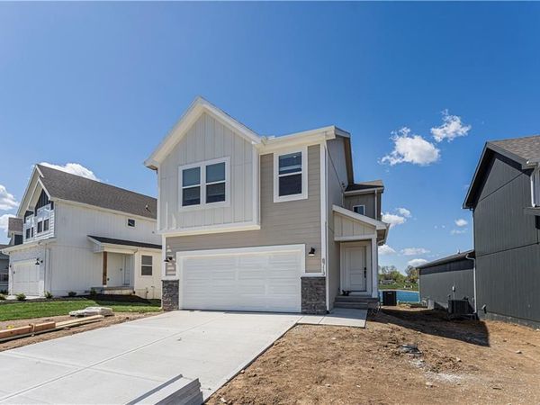 8802 SW 10th Street, Blue Springs, MO 64064