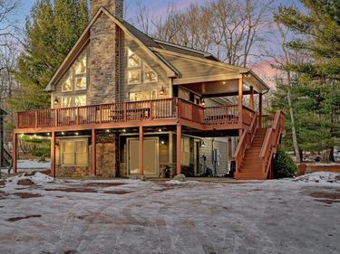 136 PINEKNOLL DRIVE, LAKE HARMONY, PA 18624