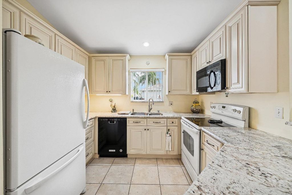 9238 Vineland Court, Unit A, Boca Raton, FL 33496 Photo