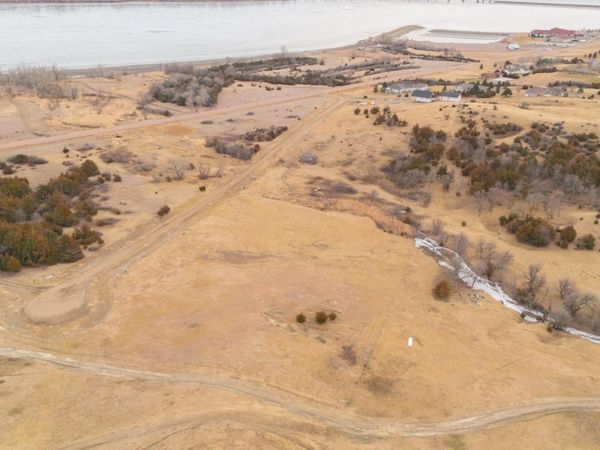  117 Wilderness Cove Dr, Oacoma, SD 57365