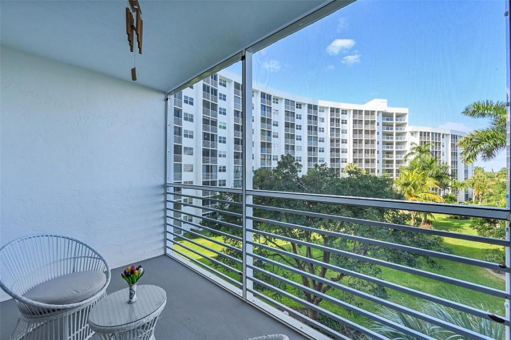 2731 NE 14th St Causeway, Unit 421, Pompano Beach, FL 33062 Photo