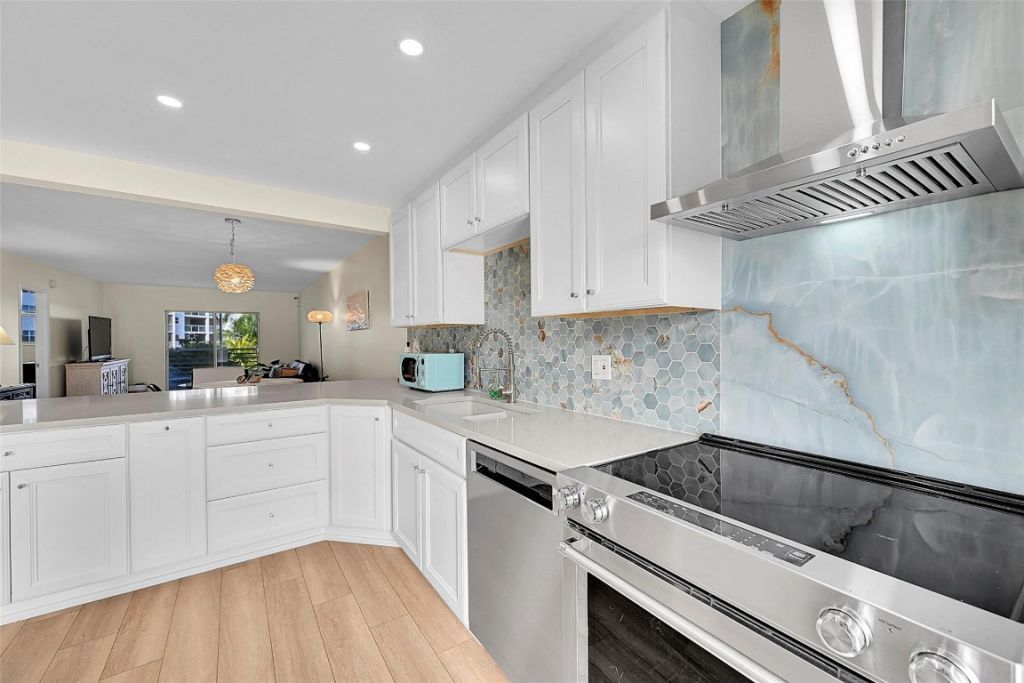 2731 NE 14th St Causeway, Unit 421, Pompano Beach, FL 33062 Photo