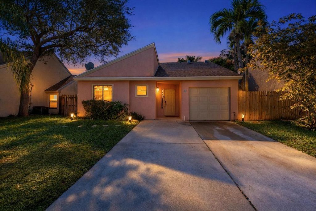 31 Peachtree Place, Boynton Beach, FL 33436 Photo