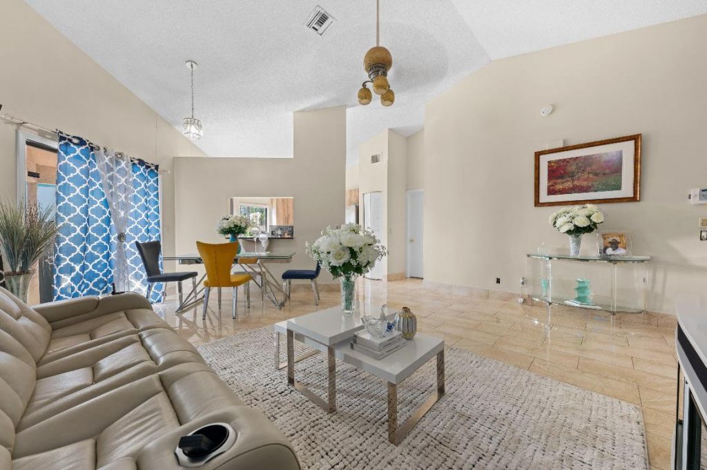 31 Peachtree Place, Boynton Beach, FL 33436 Photo