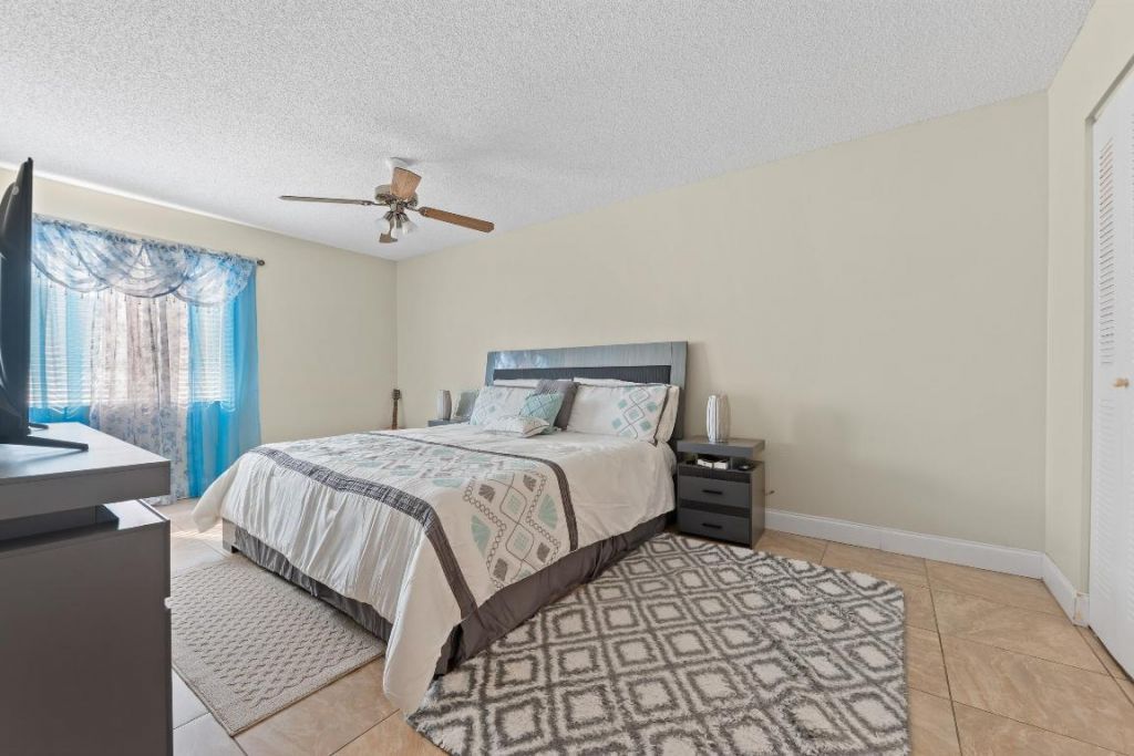 31 Peachtree Place, Boynton Beach, FL 33436 Photo