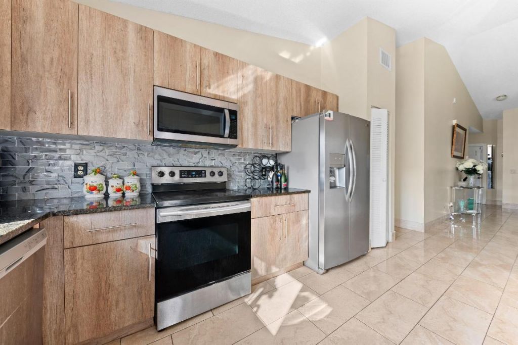 31 Peachtree Place, Boynton Beach, FL 33436 Photo