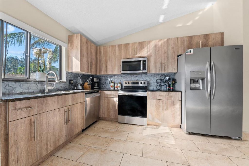 31 Peachtree Place, Boynton Beach, FL 33436 Photo