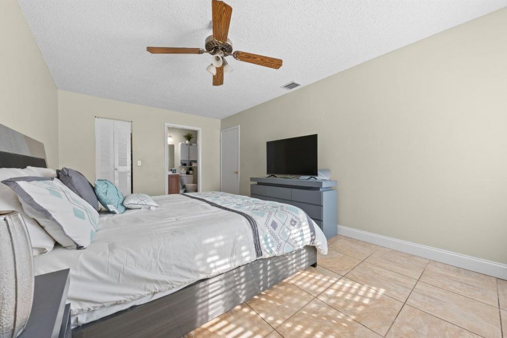 31 Peachtree Place, Boynton Beach, FL 33436 Photo