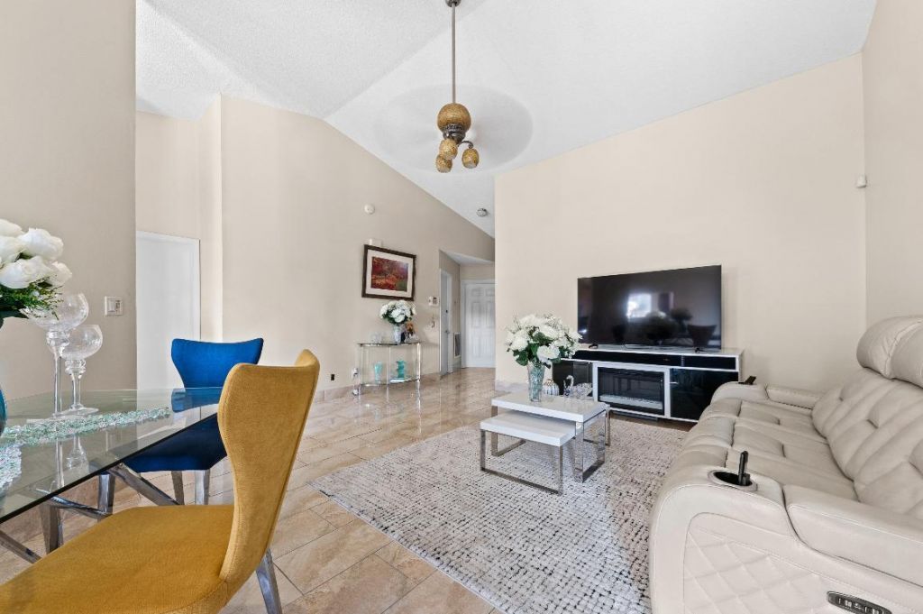 31 Peachtree Place, Boynton Beach, FL 33436 Photo