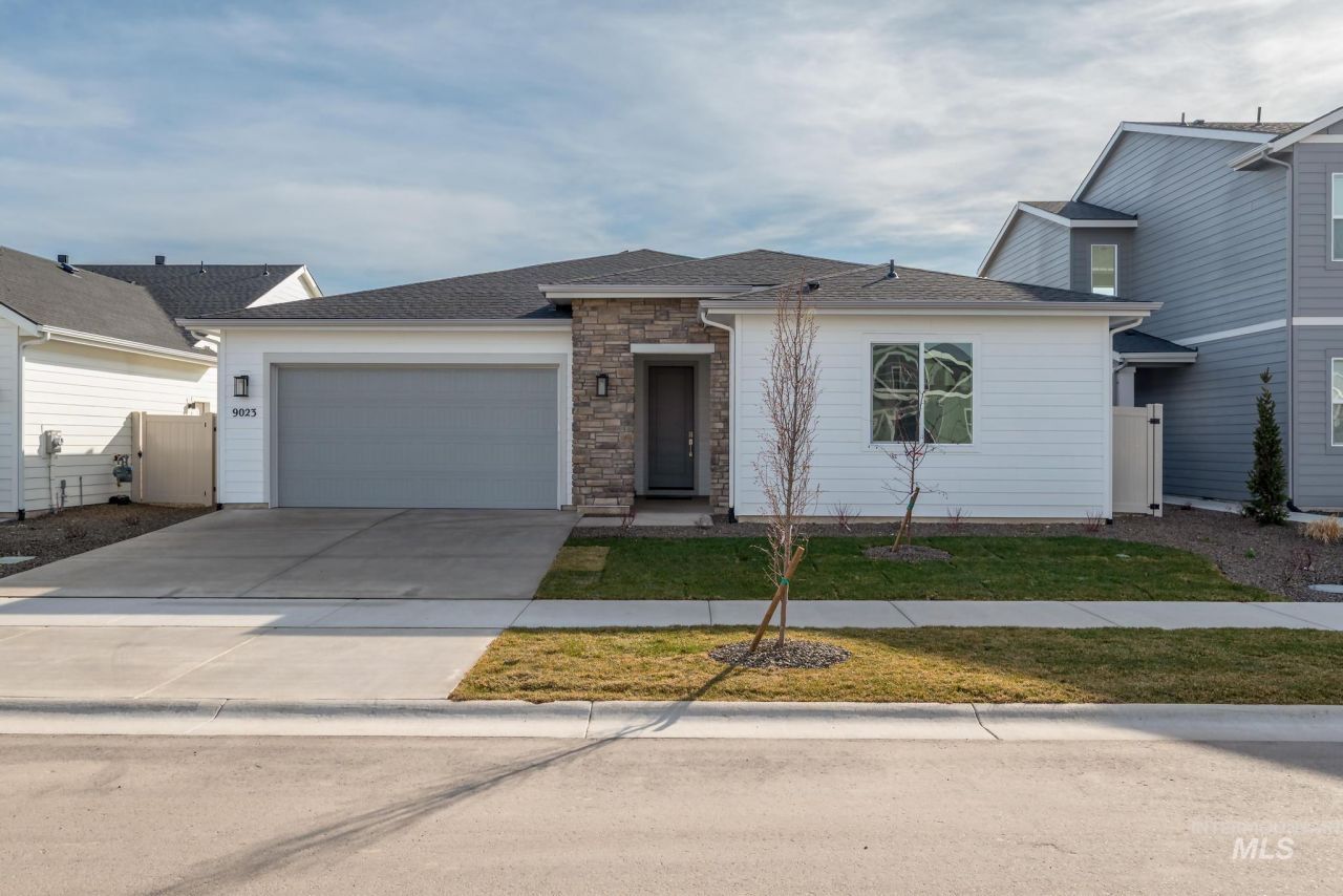 9023 W Moon River Dr, Star, ID 83669 Main Photo
