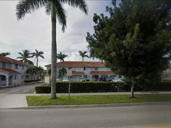3526 W 76th St, Unit 203, Hialeah, FL 33018