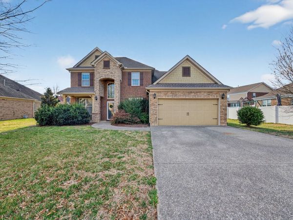 1042 Brixworth Dr, Thompsons Station, TN 37179