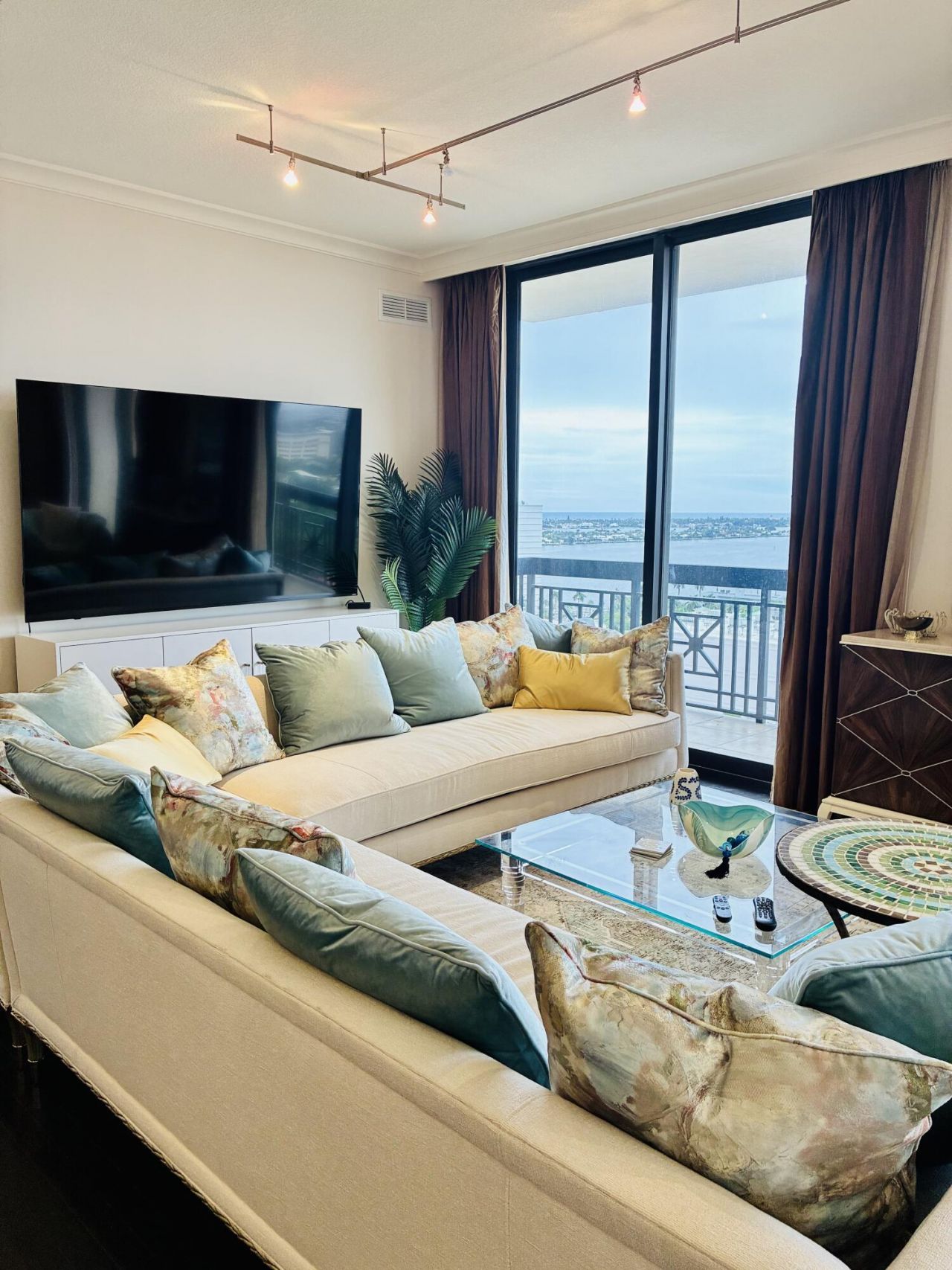 801 S Olive Avenue, Unit 1402, West Palm Beach, FL 33401 Photo