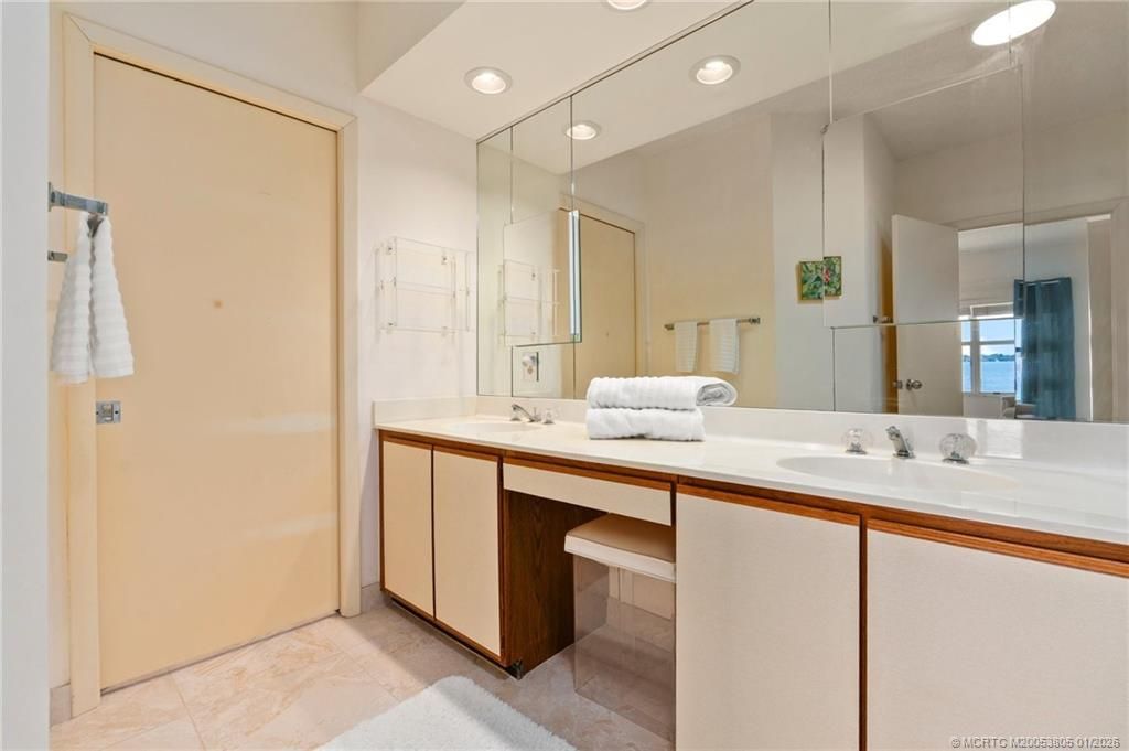 164 NE Edgewater Drive, Unit 2105, Stuart, FL 34996 Photo