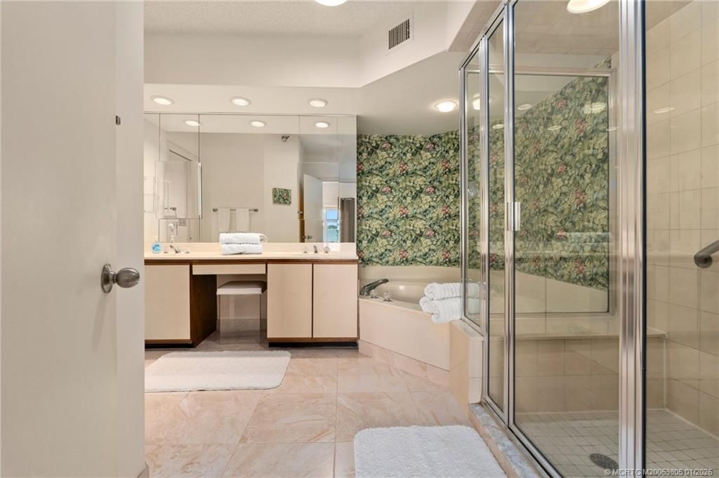 164 NE Edgewater Drive, Unit 2105, Stuart, FL 34996 Photo