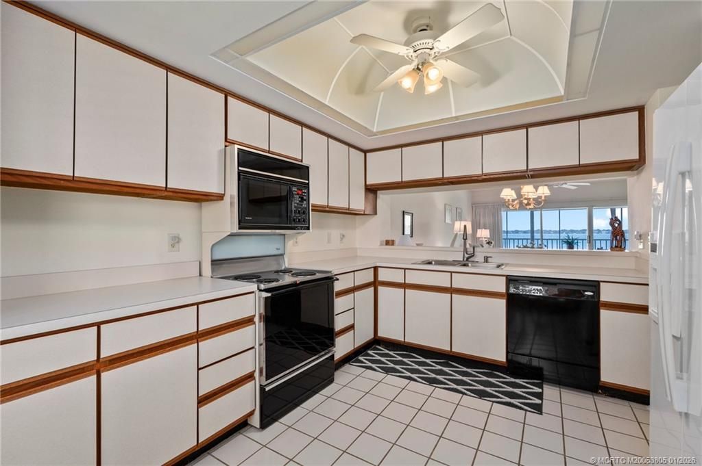 164 NE Edgewater Drive, Unit 2105, Stuart, FL 34996 Photo