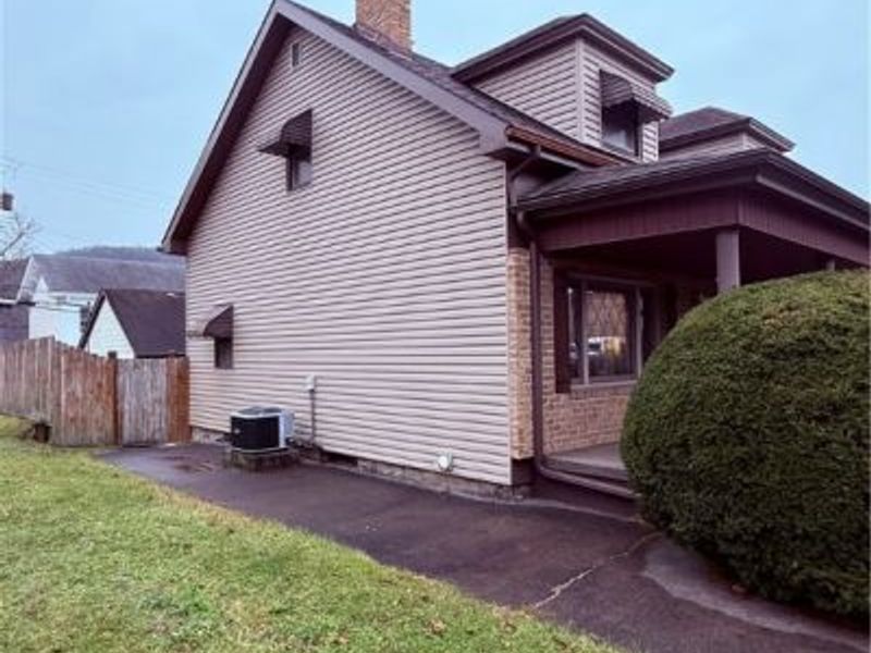 738 Main Street, Wellsville, OH 43968 Photo 4