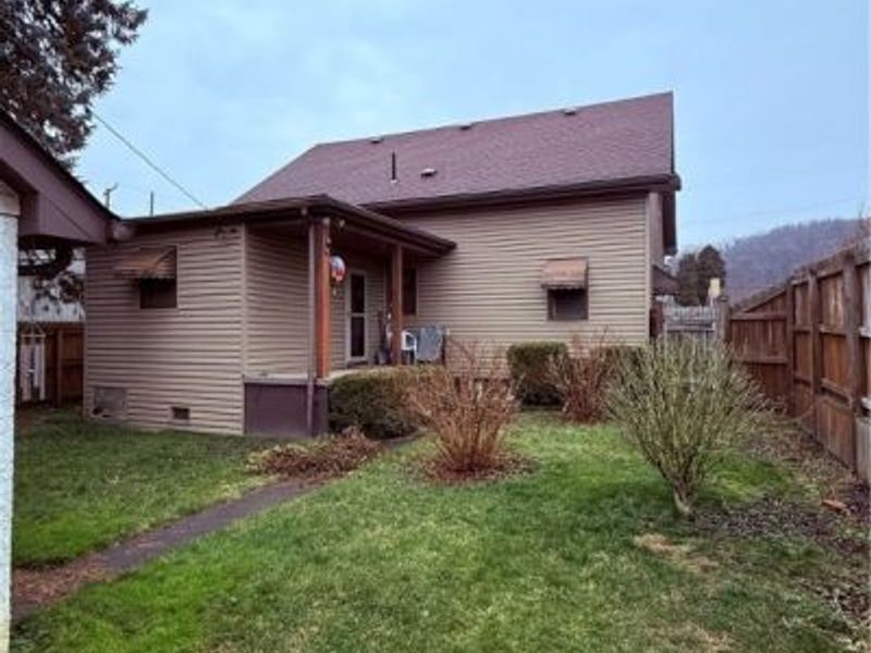 738 Main Street, Wellsville, OH 43968 Photo 5