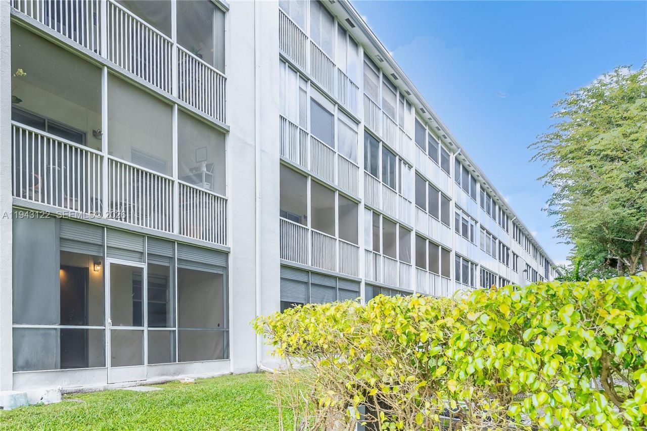 251 SW 132nd Way, Unit 117H, Pembroke Pines, FL 33027 Photo