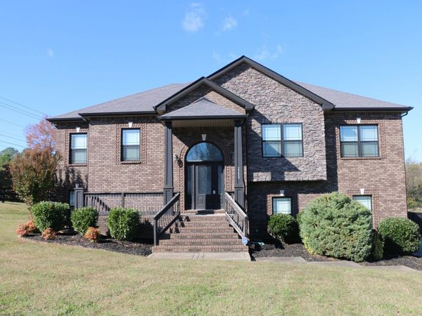 2200 Ellington Gait Dr , Clarksville, TN 37043