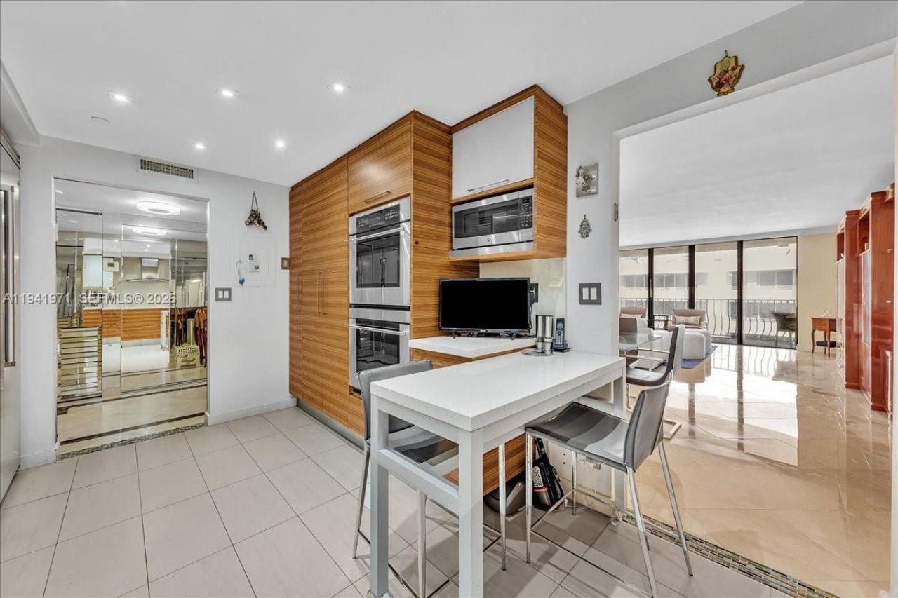 8877 Collins Ave , Unit PH-2, Surfside, FL 33154 Photo