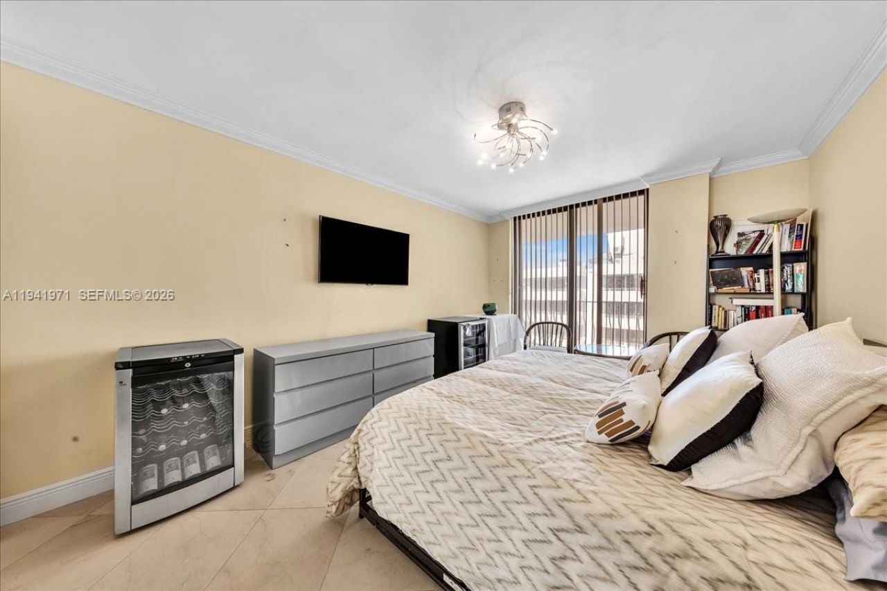 8877 Collins Ave , Unit PH-2, Surfside, FL 33154 Photo