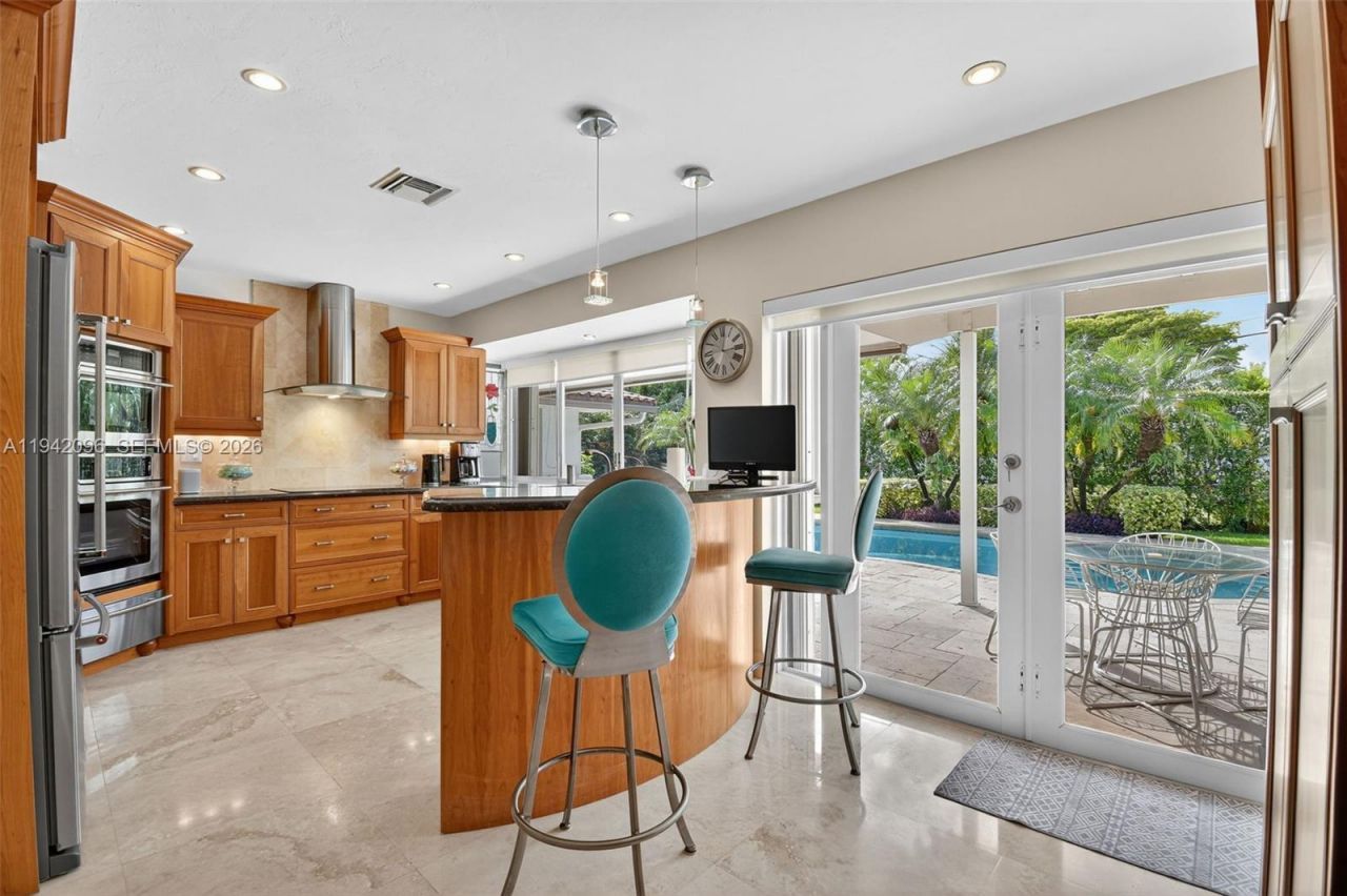 20610 NE 22nd Ct, Miami, FL 33180 Photo