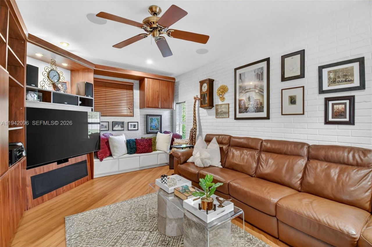 20610 NE 22nd Ct, Miami, FL 33180 Photo