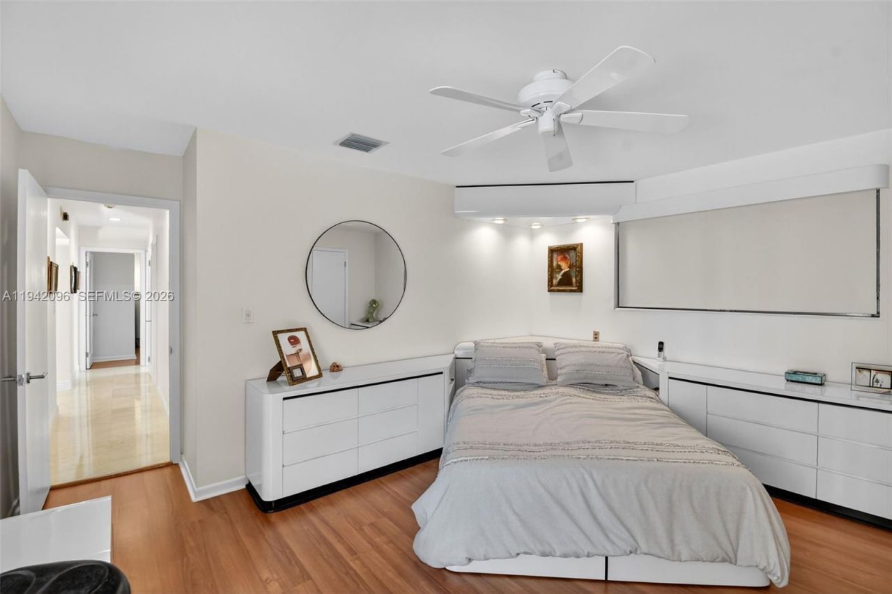 20610 NE 22nd Ct, Miami, FL 33180 Photo