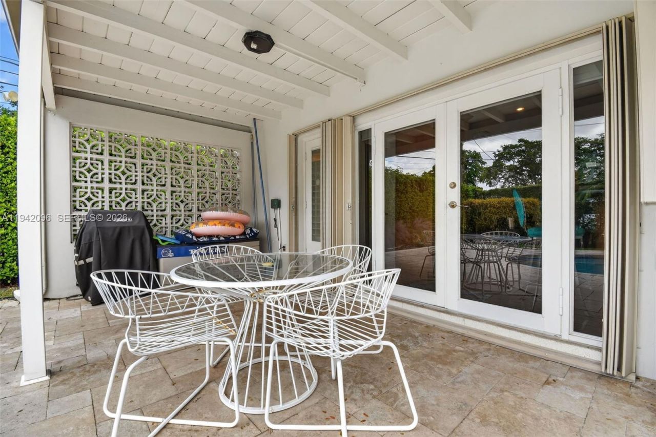 20610 NE 22nd Ct, Miami, FL 33180 Photo