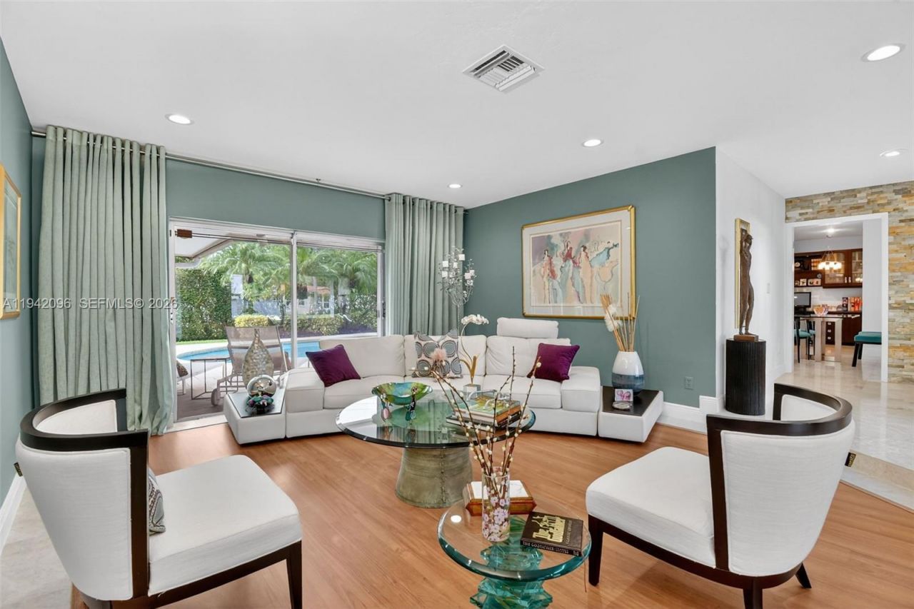 20610 NE 22nd Ct, Miami, FL 33180 Photo